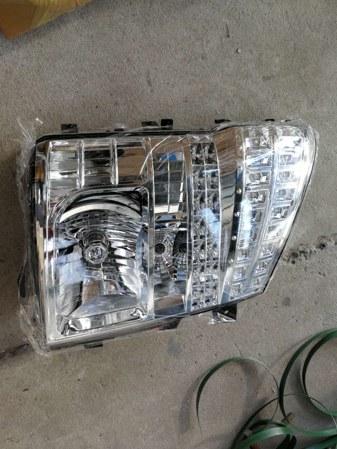 <b>东风劲卡大灯</b>