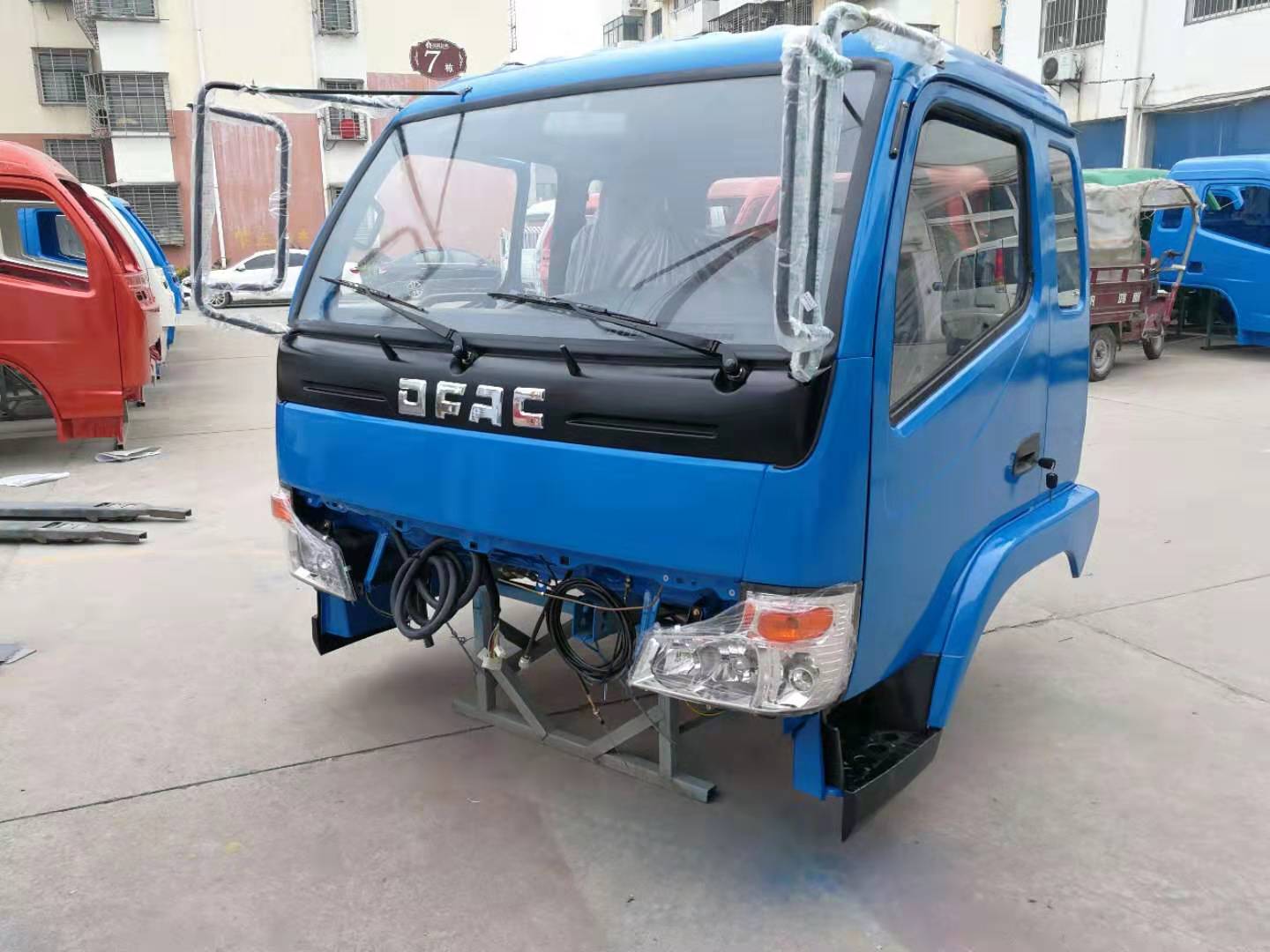 东风劲卡4102驾驶室