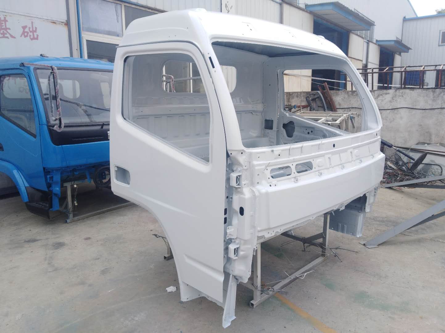 东风多利卡驾驶室空壳