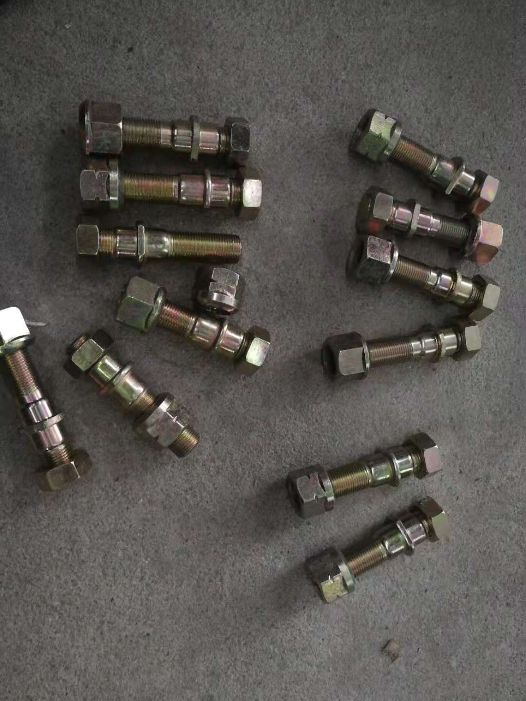 东风多利卡轮胎螺丝