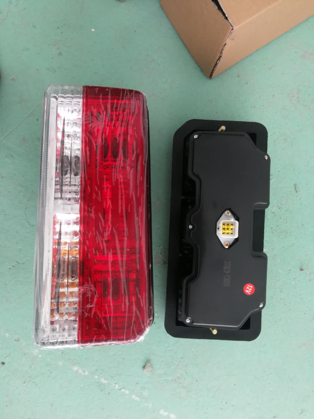 东风福瑞卡S2800后尾灯 后刹车灯