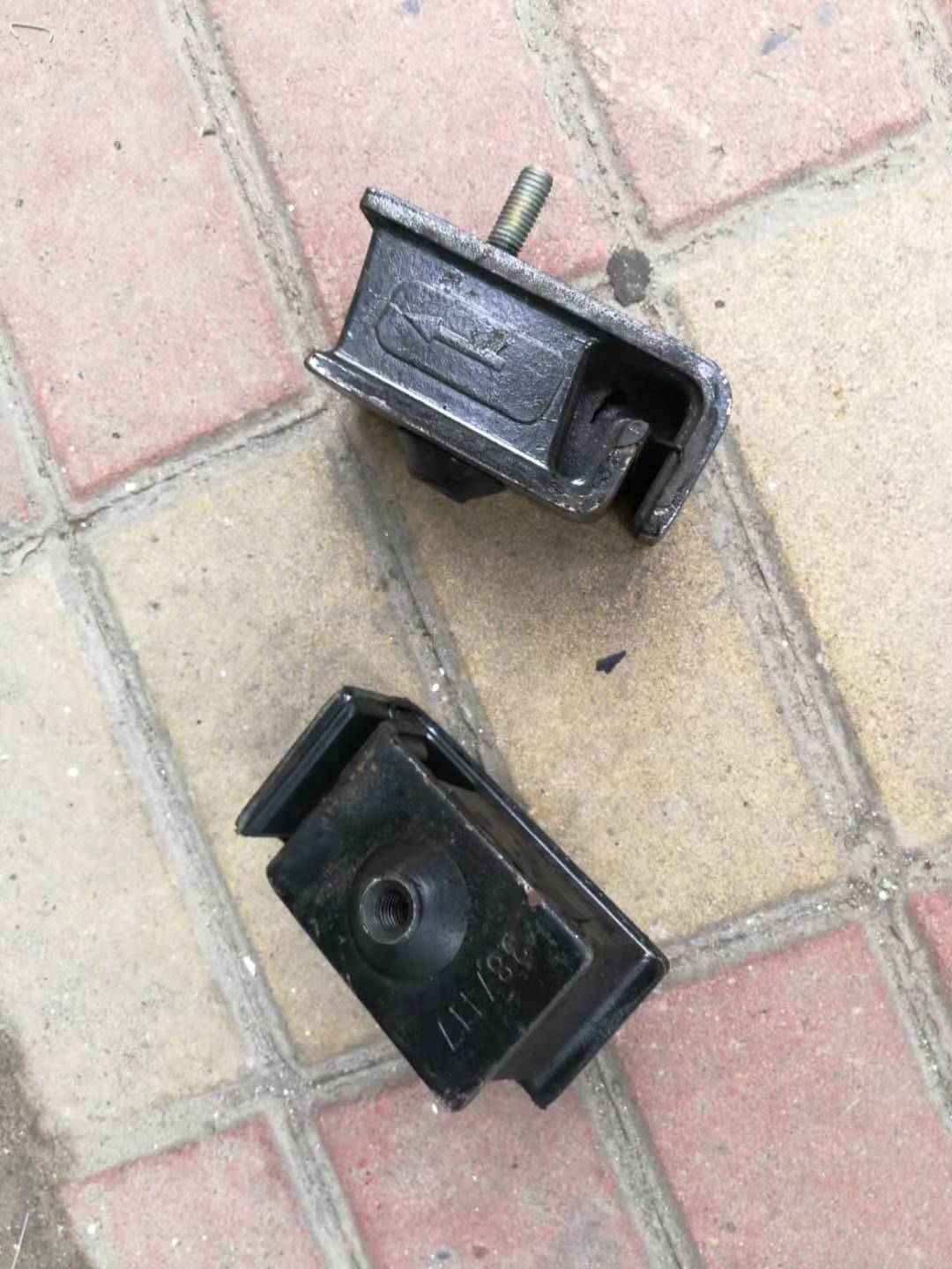 东风多利卡发动机机脚垫