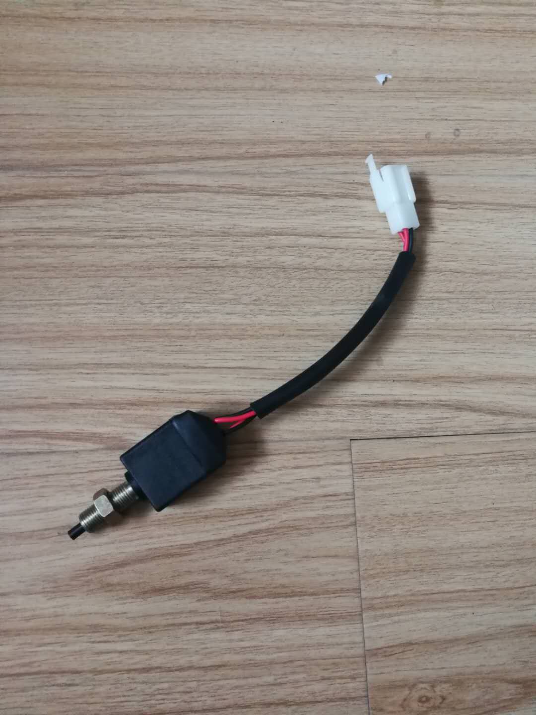 东风多利卡刹车灯开关