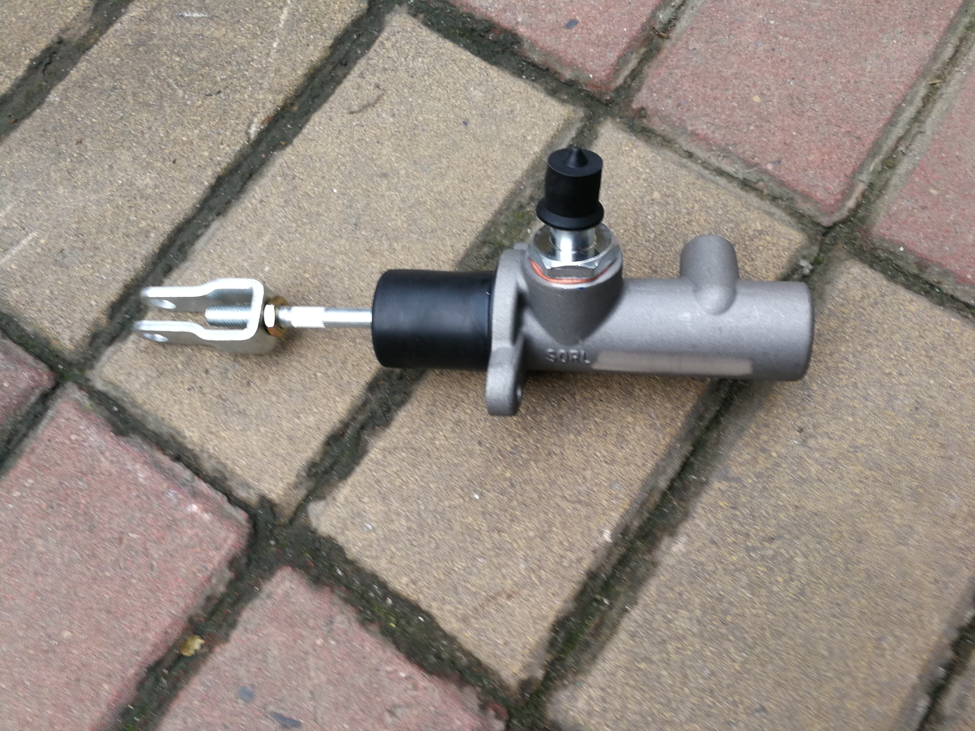 东风多利卡D6离合总泵