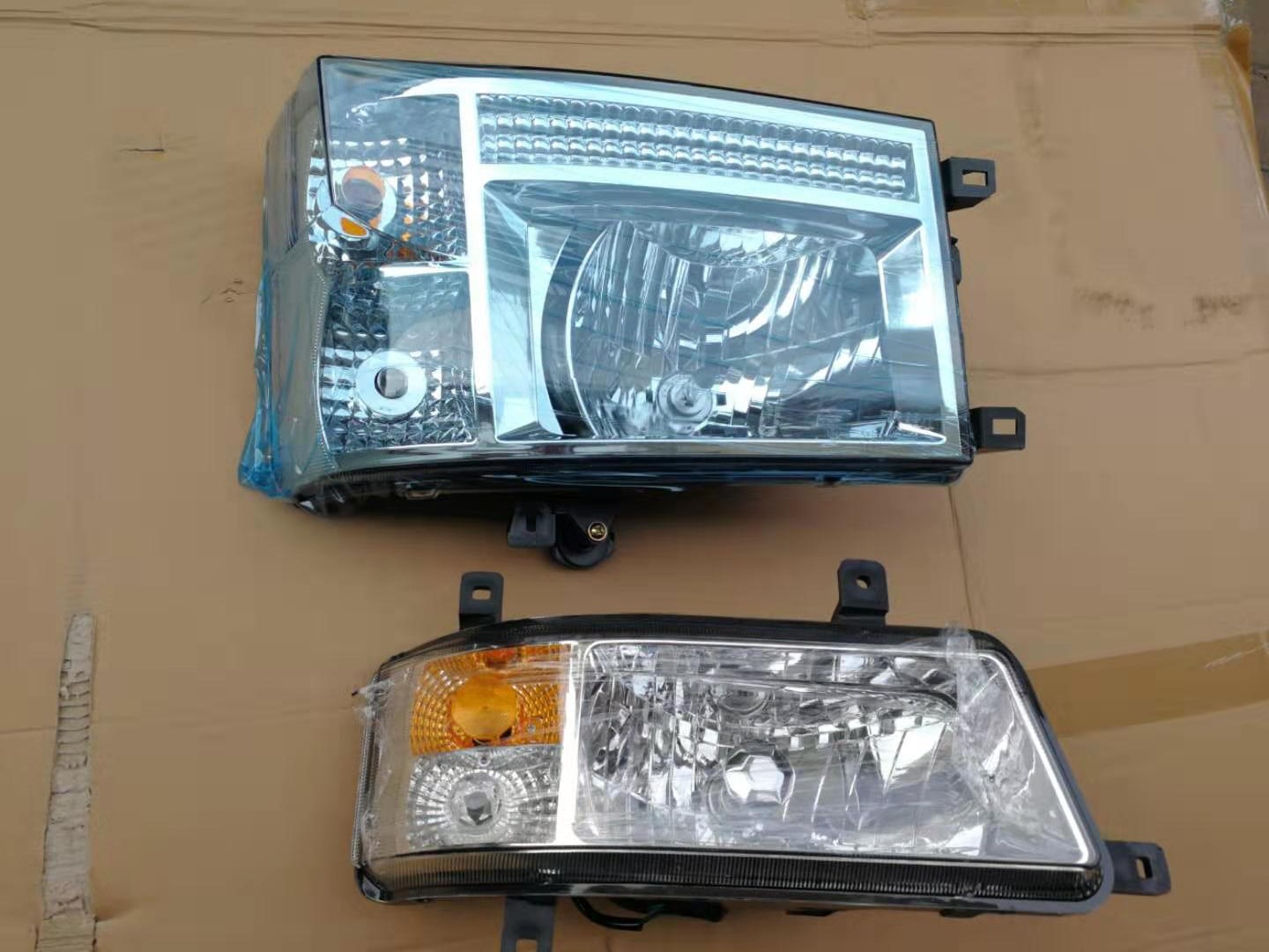 东风多利卡D6前大灯总成