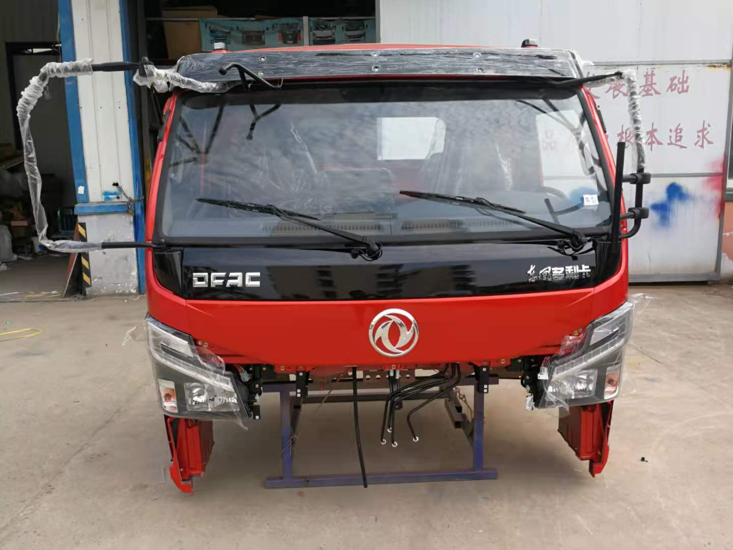 东风多利卡D7车头驾驶室