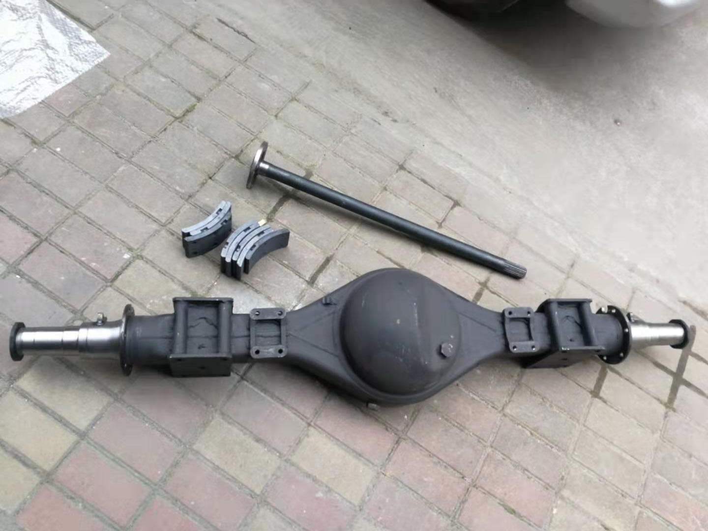 原厂东风多利卡D5后桥配件销售