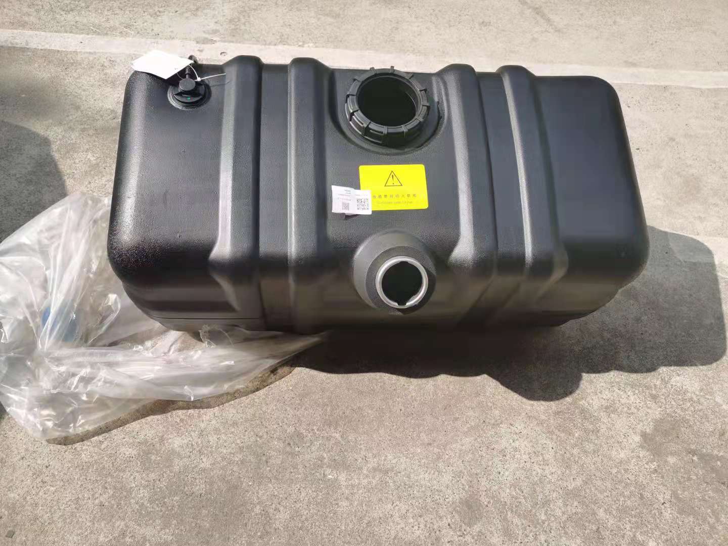 东风多利卡120L塑料油箱销售