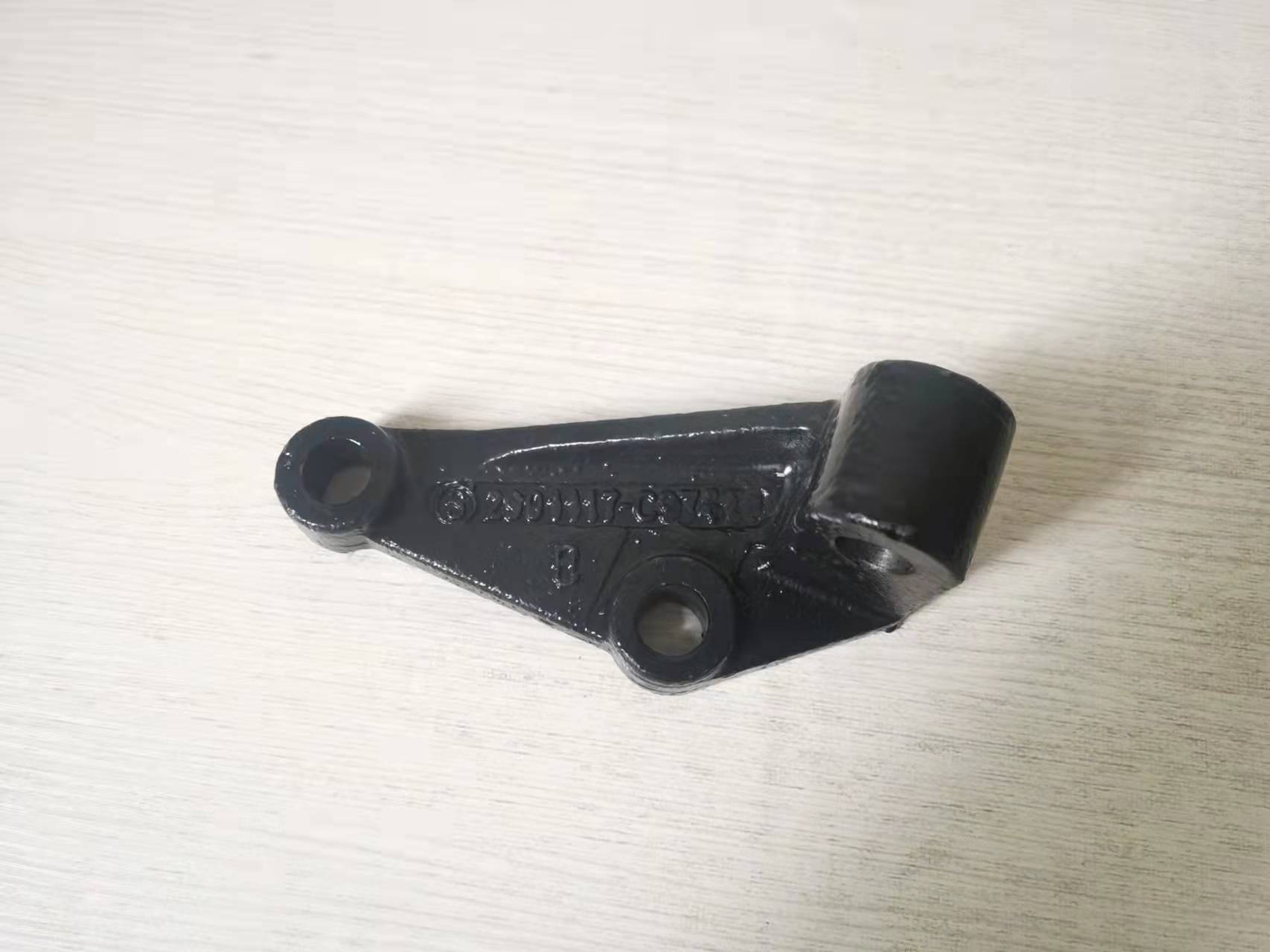 东风多利卡减震器下支架