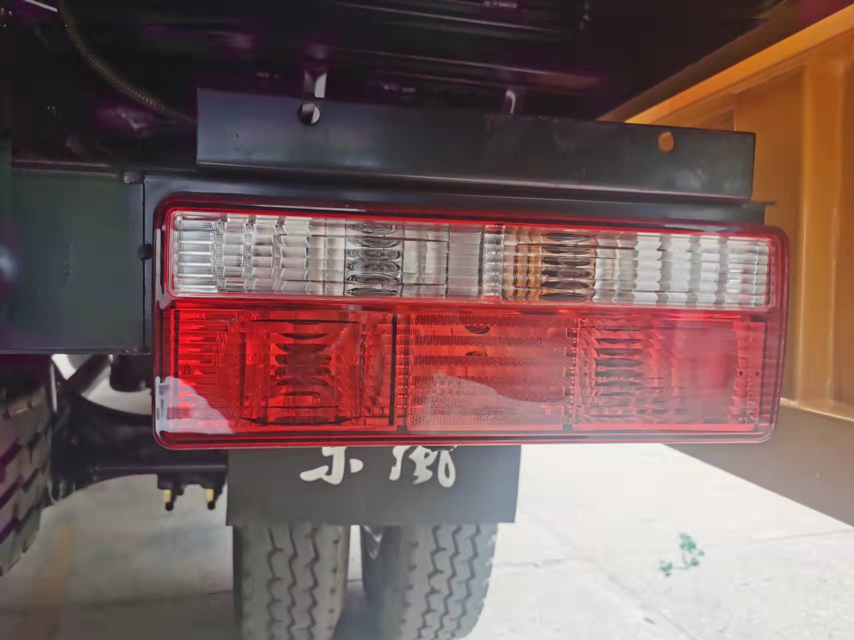 东风福瑞卡原厂后尾灯专卖