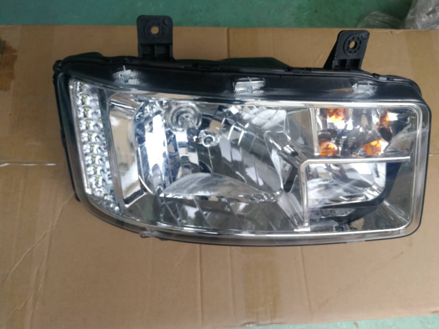 东风多利卡D12前大灯总成专卖