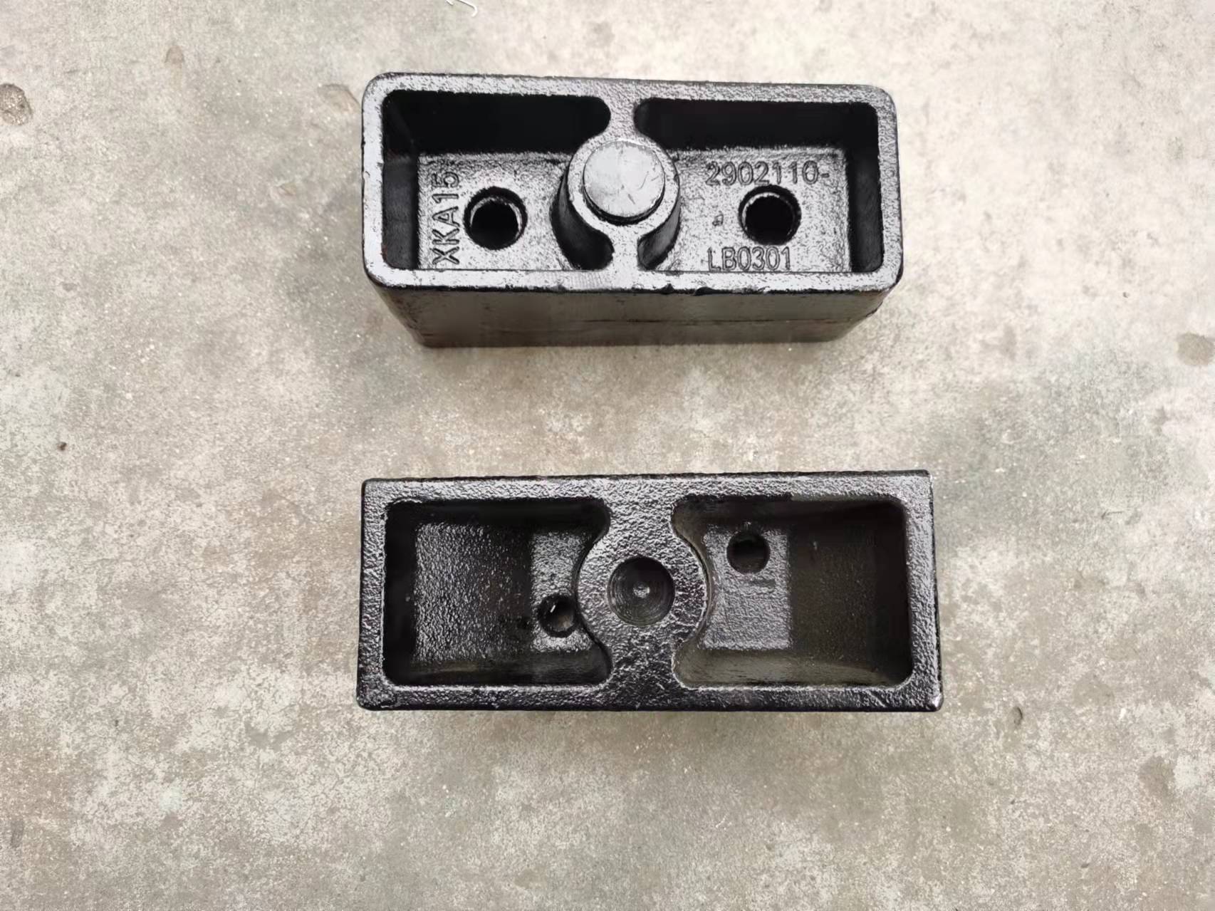 东风多利卡D9后桥钢板斜垫块