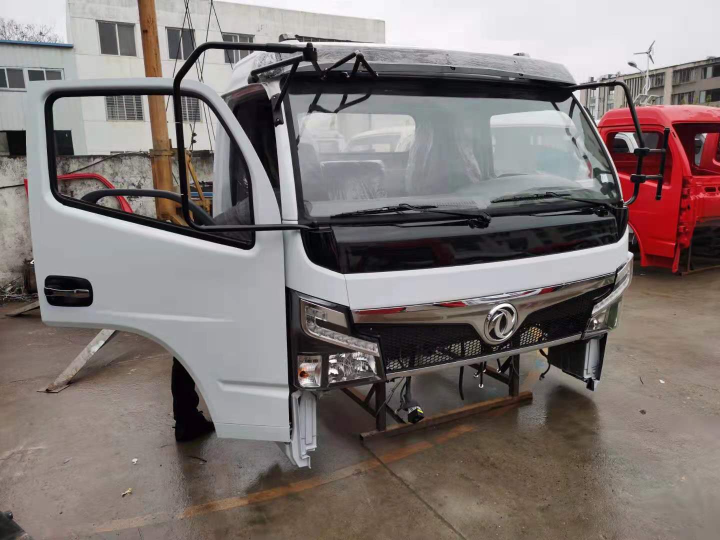 东风福瑞卡驾驶室事故车配件专卖