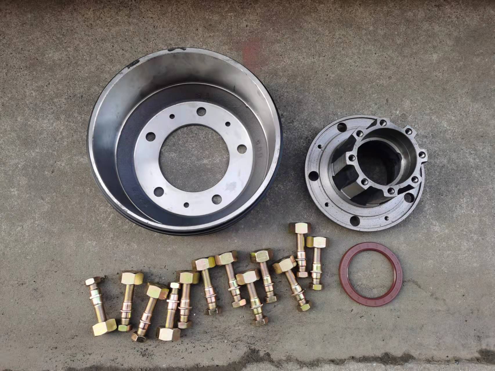 原厂东风多利卡刹车鼓轴头专卖