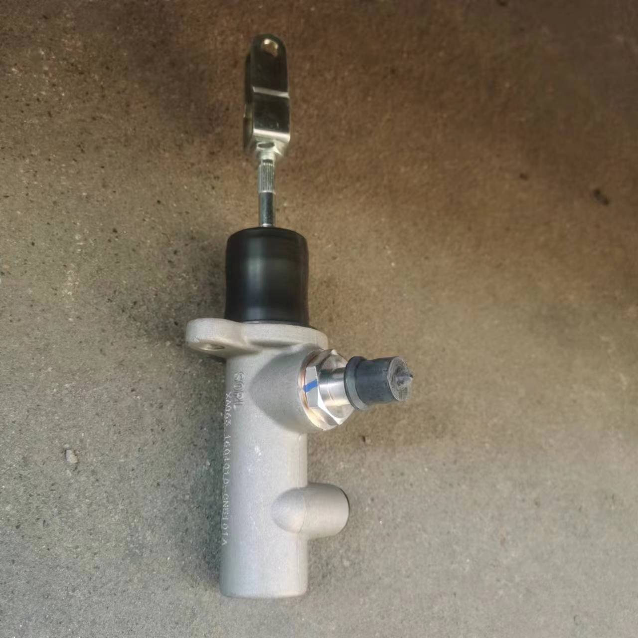 新款国五国六东风多利卡离合总泵