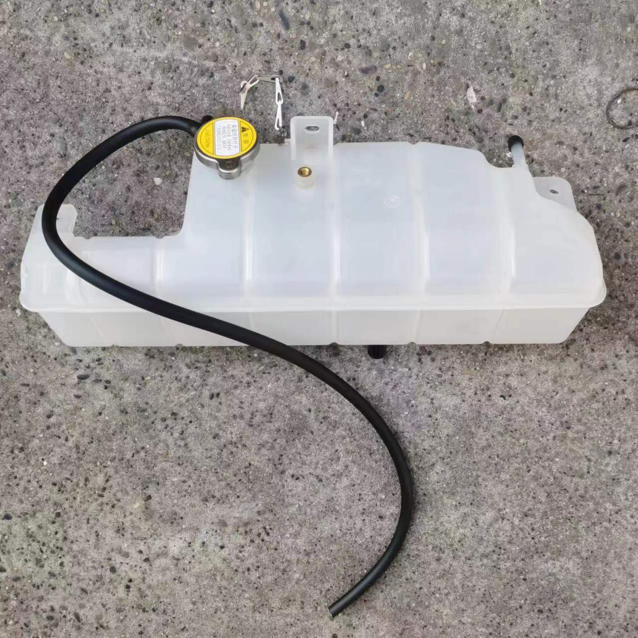 东风多利卡膨胀水箱副水箱销售