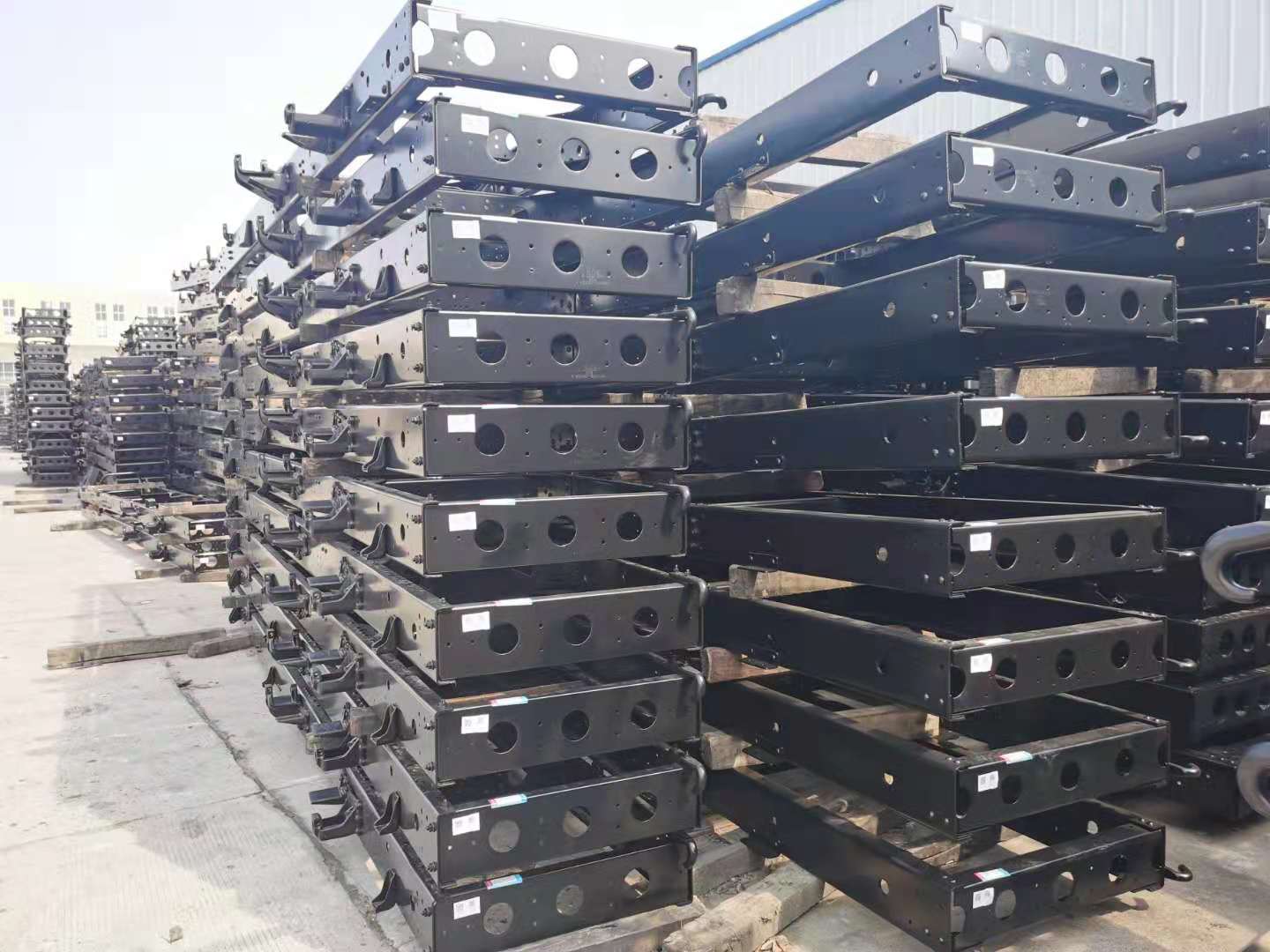 供应东风多利卡D6原厂车架大梁