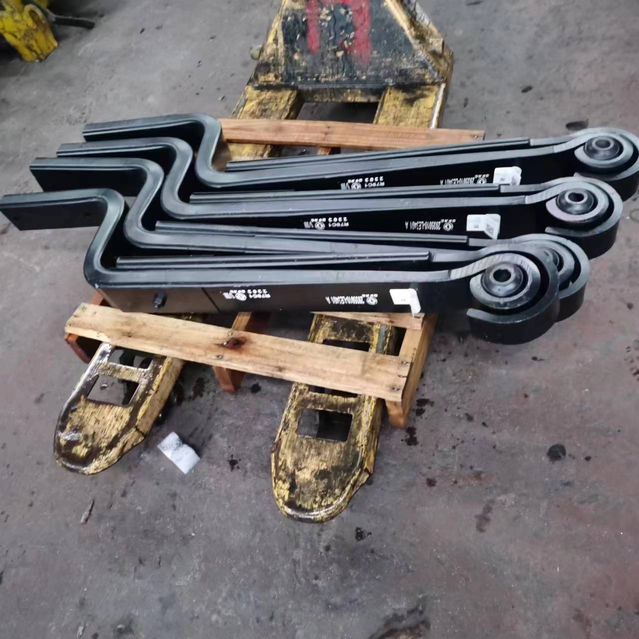 供应东风多利卡D9后钢板总成